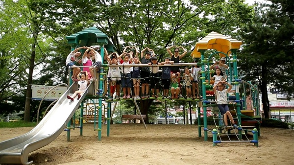 경남도교육청이 촬영하고 있는 학교폭력 예방 뮤직비디오의 한 장면.