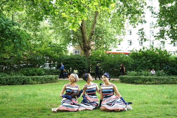 바버렛츠 싱어송라이터 보컬그룹 바버렛츠가 7월 초 싱글앨범 <바버렛츠의 여름>을 발표했다.