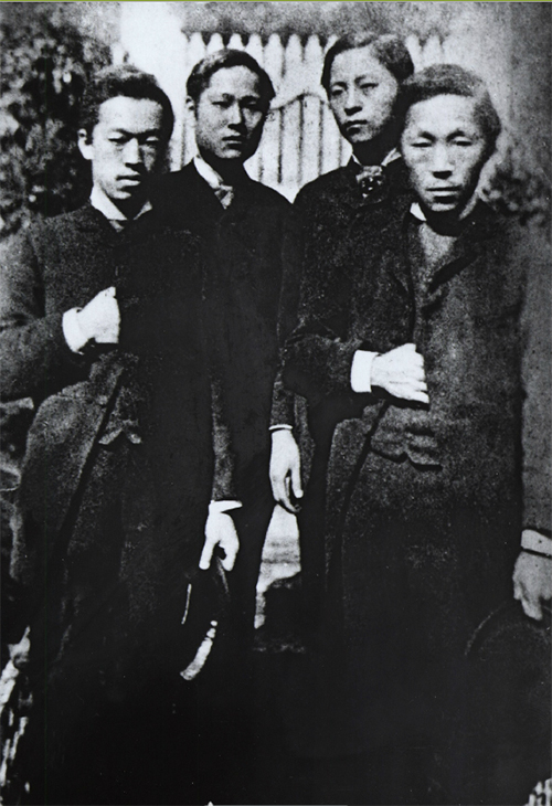 고종은 1883년 김옥균(사진 맨오른쪽)에게 '동남제도 개척사(東南諸島開拓使)'라는 직위를 주고 포경(捕鯨) 등의 일을 겸하게 하여업무를 겸하게 하였다. 