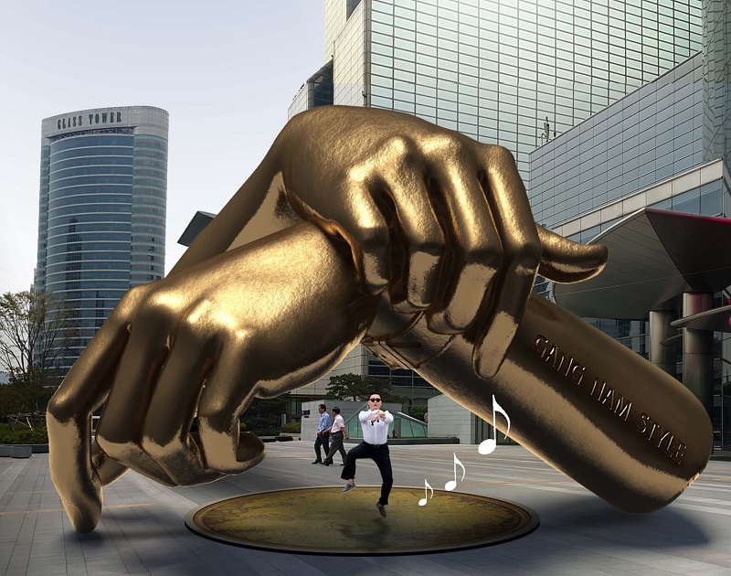 코엑스 동측 광장에 제작된 싸이의 말춤 손목 동상. 