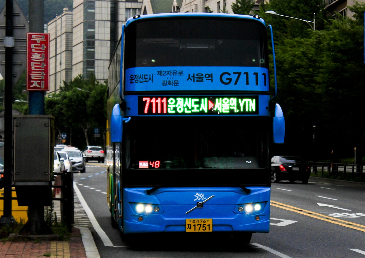 최근부터 2층 버스가 절찬리에 운행하고 있다. 그 중 3000A번은 관광 목적으로 이용하기에도 제격이다.