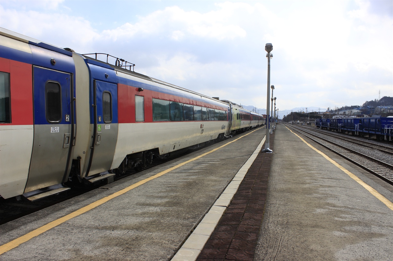 다양한 역에서 출발하는 무궁화호를 이용하면 완행열차의 낭만이 가득한 여행이 가능하다.