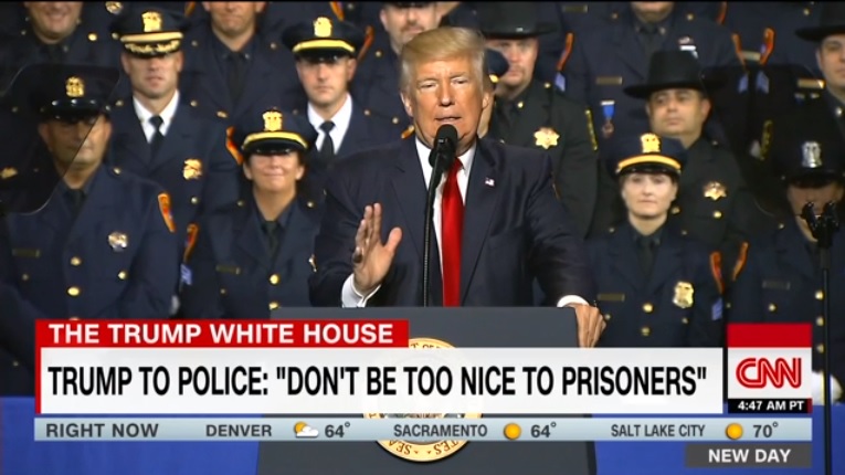 도널드 트럼프 대통령의 경찰 행사 연설을 보도하는 CNN 뉴스 갈무리.