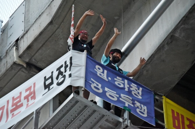 7월 19일, ‘금속울산지부 끝장 총력투쟁 결의대회’ 중에 이성호(왼쪽)?전영수 씨
