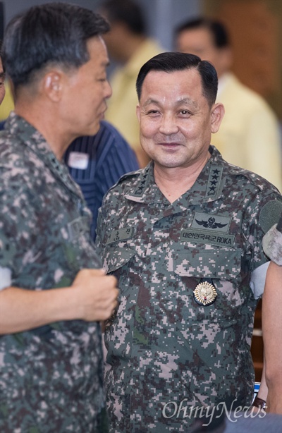  이순진 합참의장이 2일 오후 정부서울청사에서 열린 을지연습 준비 보고회의에 참석하고 있다.