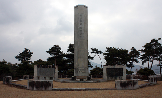 정읍 황토현 전적지의 <갑오 동학혁명 기념탑>