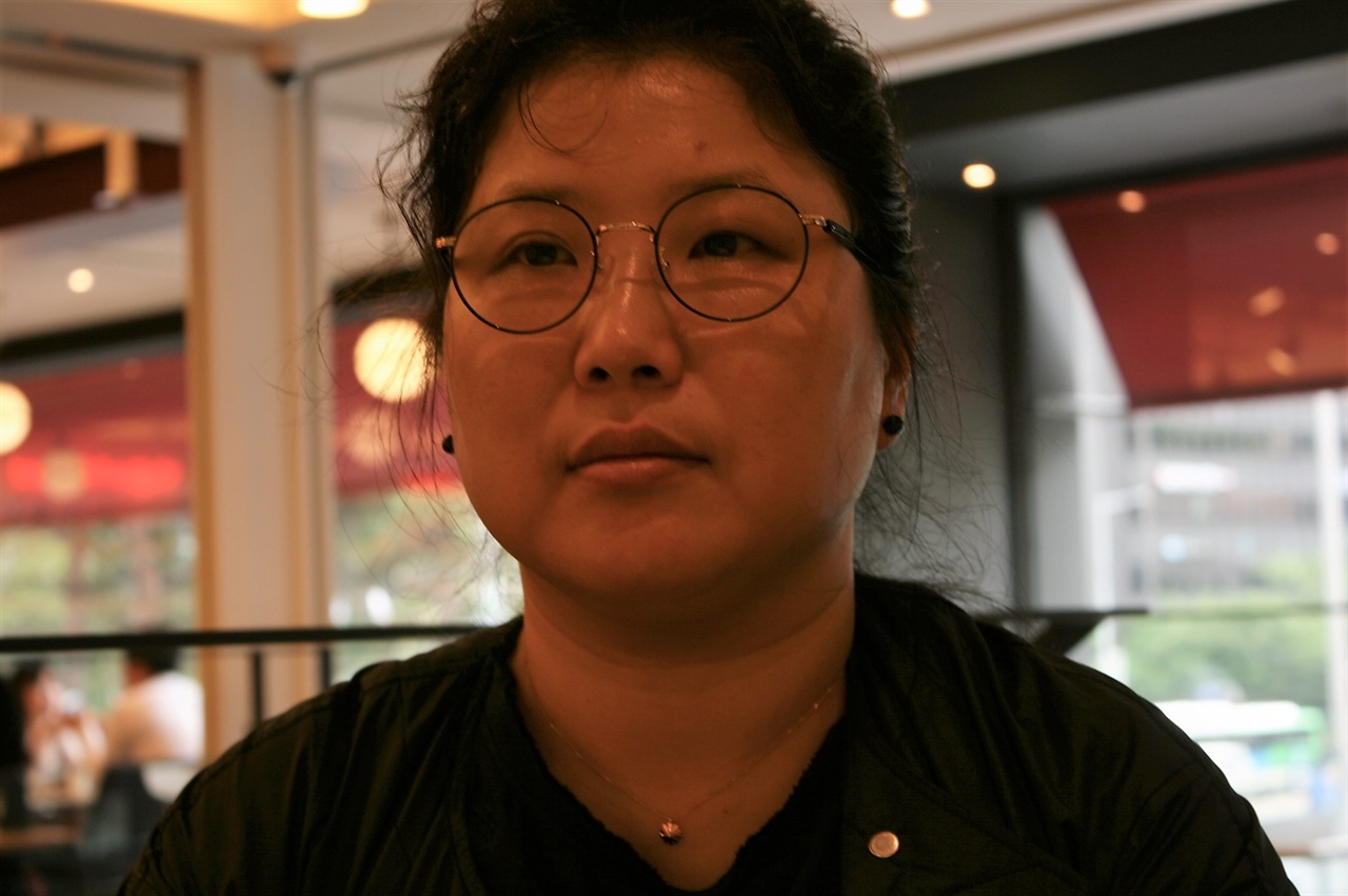 지난 7월 31일 가습기살균제참사 가해기업에 대한 책임을 촉구하는 캠페인을 마치고 인근 여의도 카페에서 강씨를 만났다.