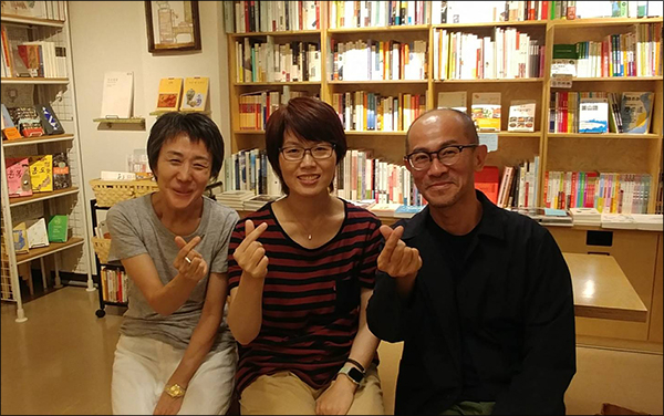 왼쪽부터 아다치 에미, 김승복 대표,사이토 노리다카 일본 출판사 관계자들