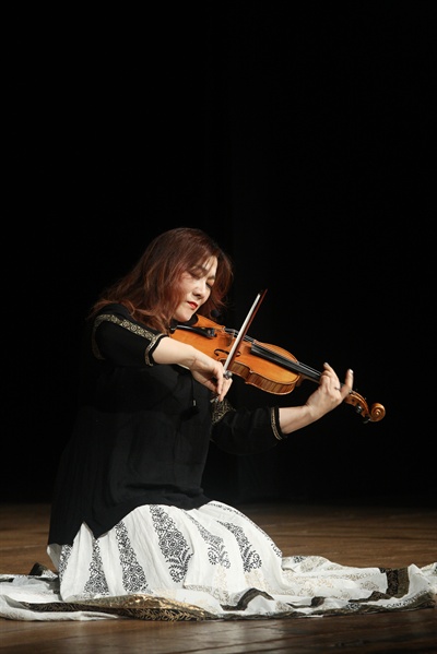 백진주 교수 바이올리니스트 백진주 교수는 800여개의 영화음악에 참여했다. 세계를 누비며 버스킹 활동도 이어가고 있다.