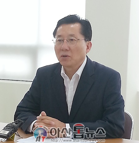 내년 지방선거 아산시장 출마를 공식선언하고 있는 박경귀 아산참여자치연구원장.  