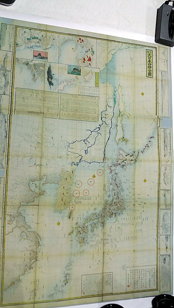 일본고지도인 <대일본사신전도>. 한국의 동해에 해당하는 부분에는 '조선해' 일본 쪽은 '일본서해', 남쪽에는 '일본남해', 동쪽은 '대일본동해'라고 적혀 있다. 사할린 지역을 살펴봤지만 '일본북해'라는 글귀를 찾을 순 없었다.