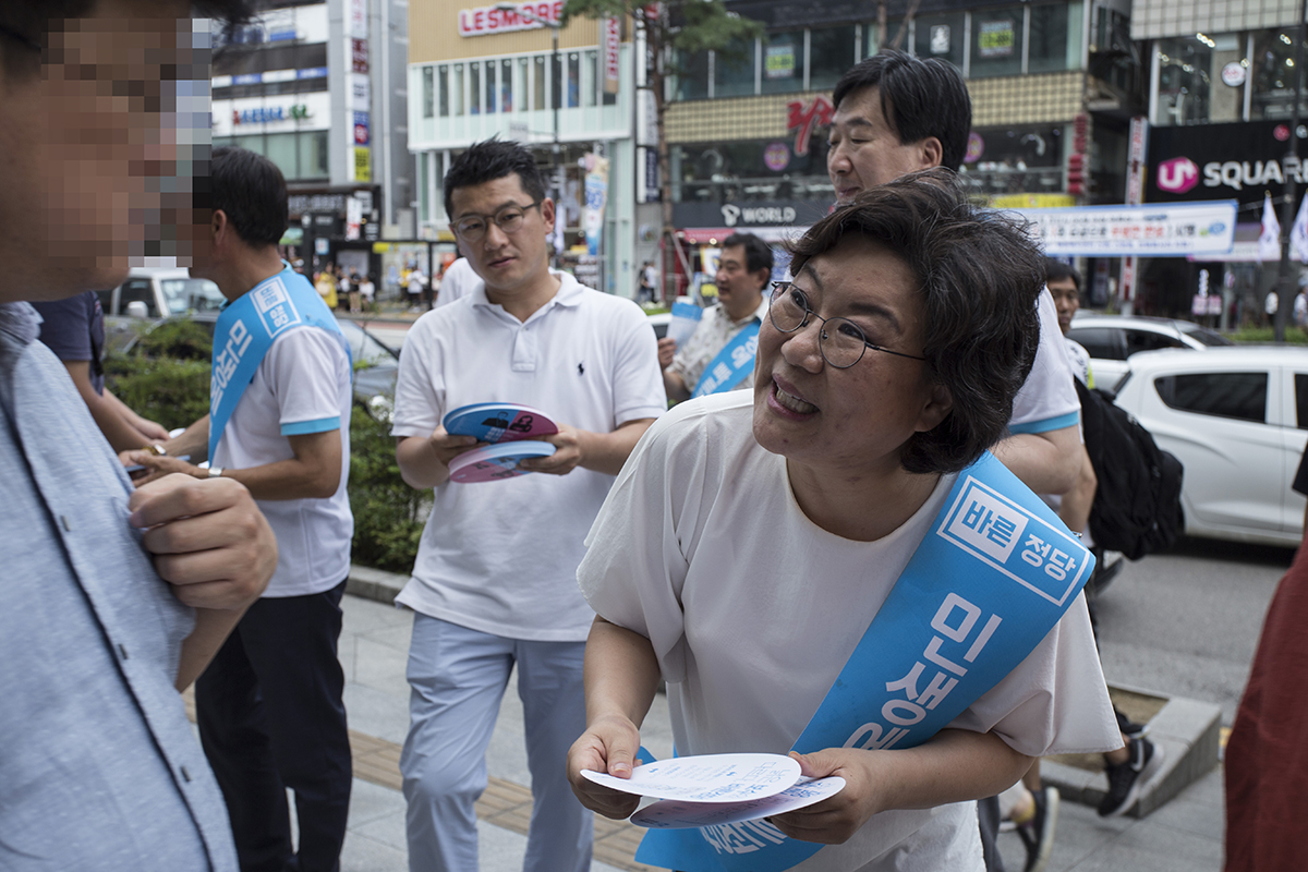 이혜훈 바른정당 대표, 19대 대선후보였던 유승민 의원 등 바른정당 지도부가 11일 오후 충남 천안을 찾아 지지를 호소했다.