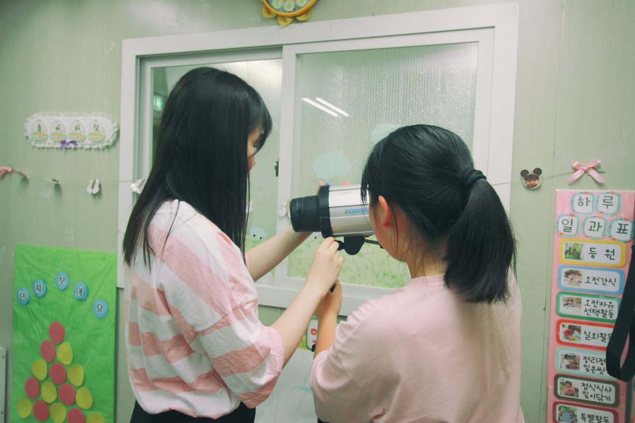 장수사진 촬영 준비중인 청소년 장기프로젝트 팀원들