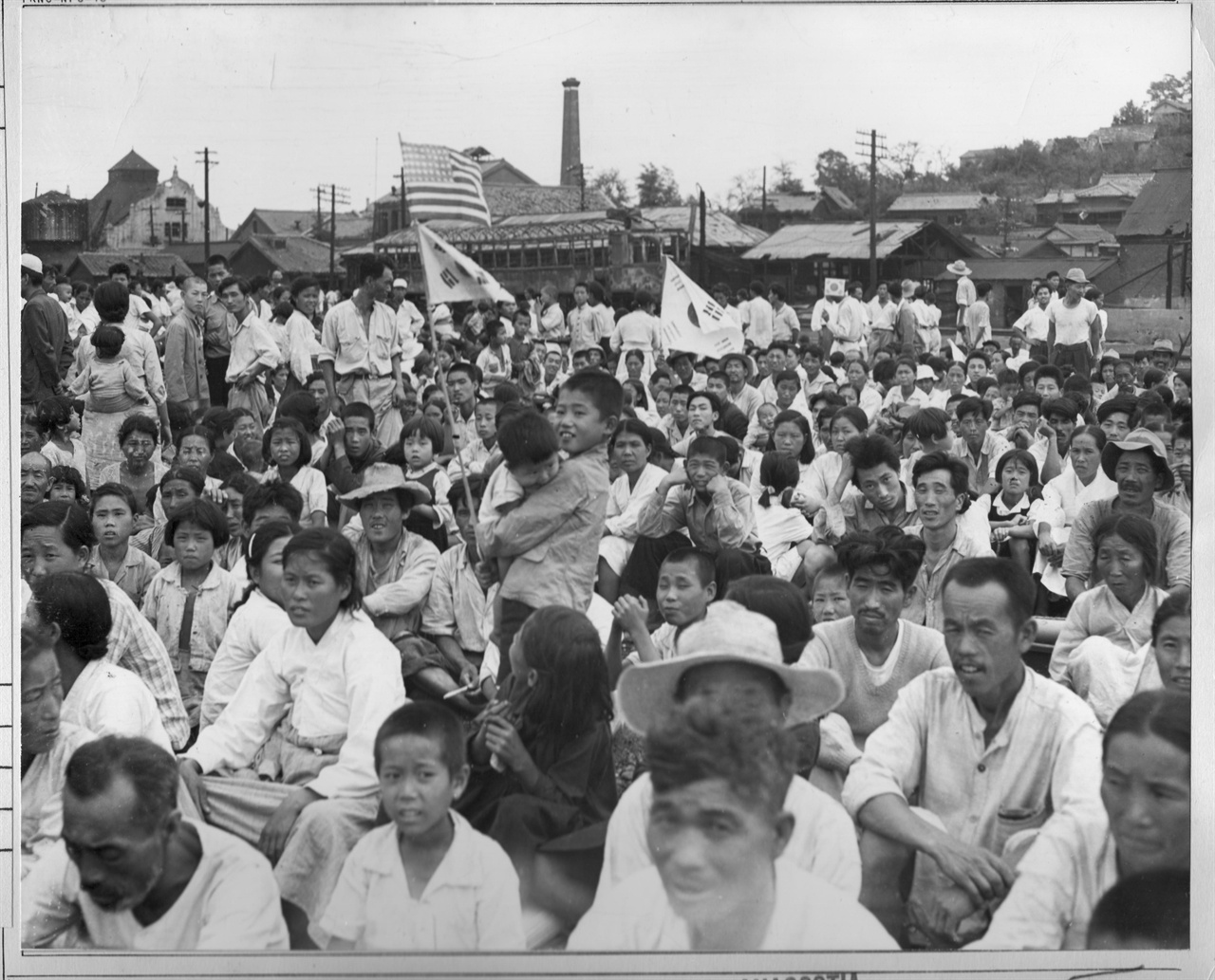  1950. 9. 19. 상륙한 유엔군을 환영하고자 몰려든 인천시민들.