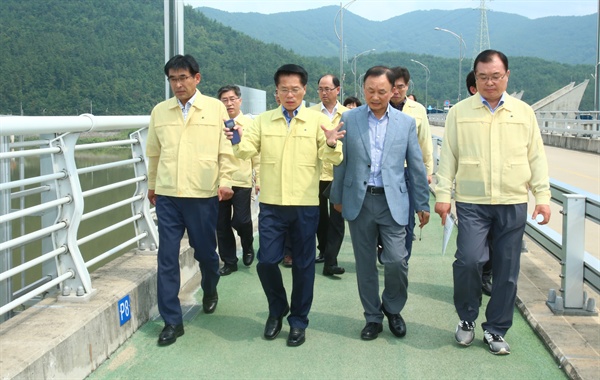 한경호 경남도지사 권한대행은 19일 낙동강 창녕함안보를 방문했다.