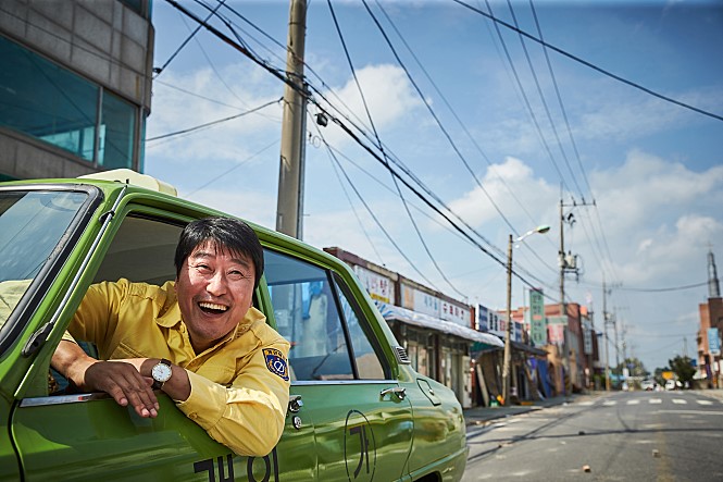  영화 <택시운전사>의 한 장면. 만섭(송강호 분)