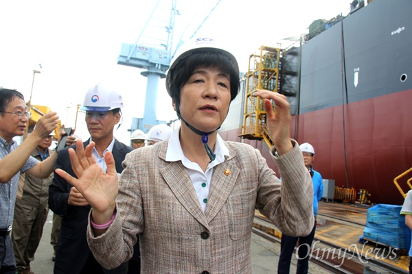 김영주 고용노동부 장관이 8월 20일 중대재해가 발생한 창원 STX조선해양을 찾았다.