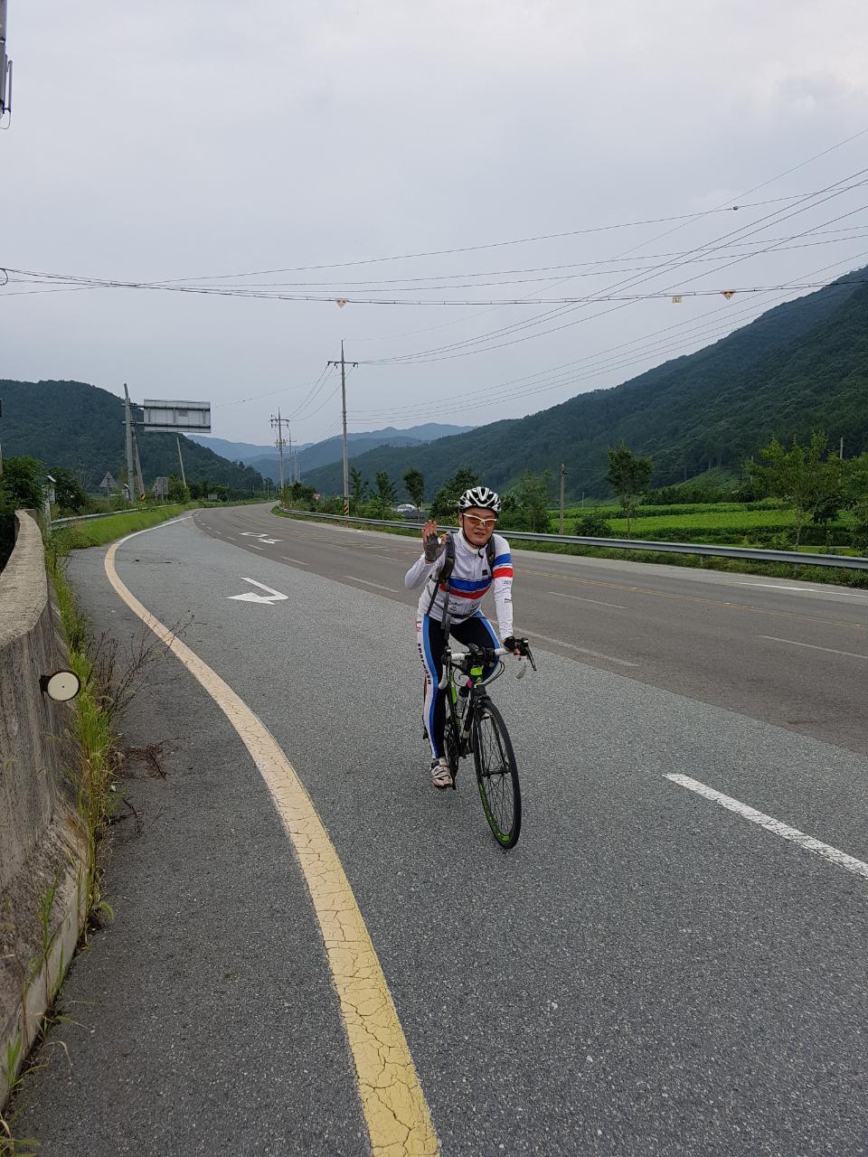 ‘길벗’ 김길중은 나이 50세의 한의사이고 5년차에 접어든 라이더이다. 생태교통시민행동 공동대표를 맡아 ‘자전거 도시’를 주창하는 사람 중 하나이다. 자전거로 도시를 안전하게 달리는 일이 세상을 평화롭고 살기 좋게 만드는 일이라고 강조한다.
