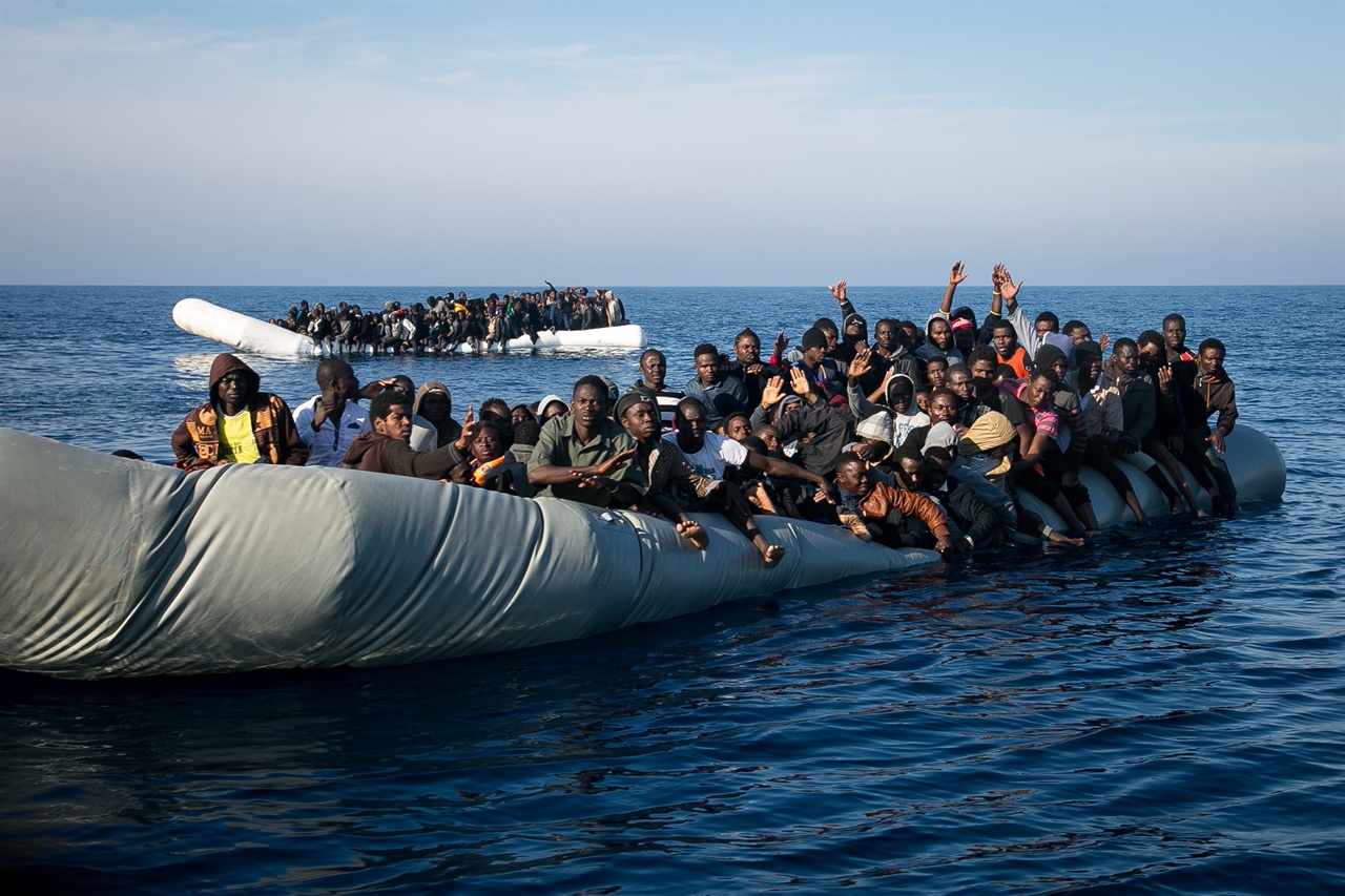 지중해 난민들의 모습.