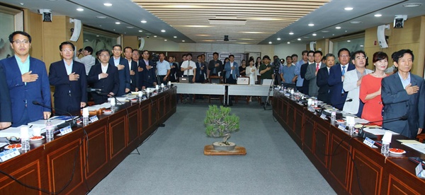  한경호 경남도지사 권한대행은 25일 오전 경남도청에서 '도민과 대화'를 벌였다.