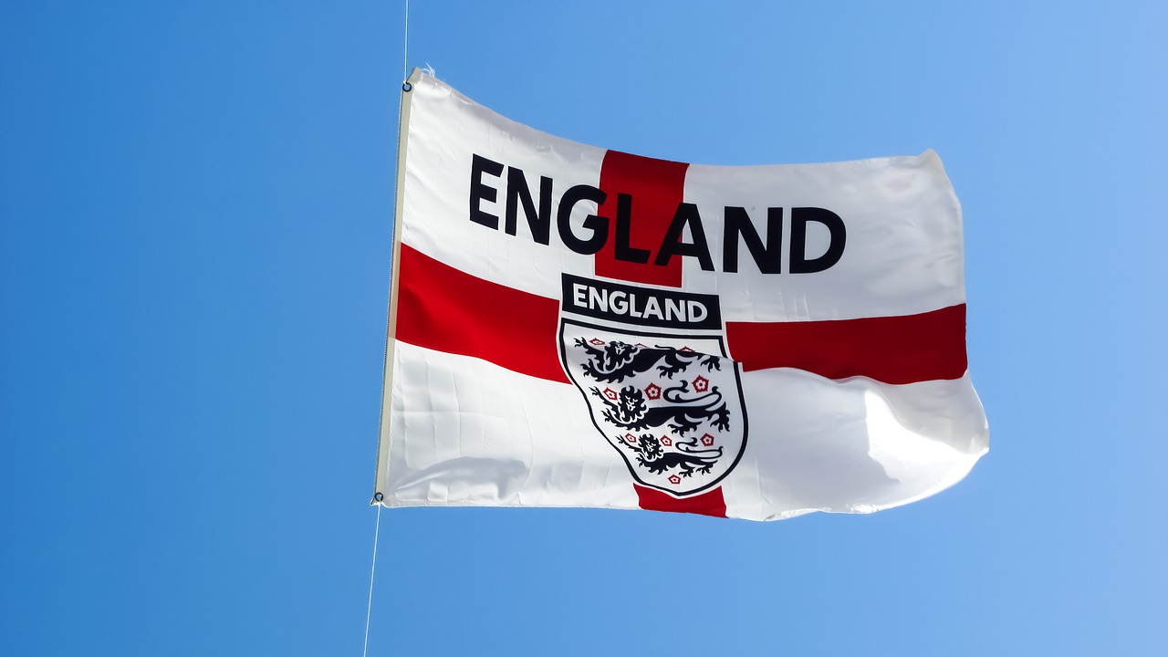  영국축구리그인 잉글리시 프리미어리그는 자금 이동 규모가 기하급수적으로 커지고 있다. 