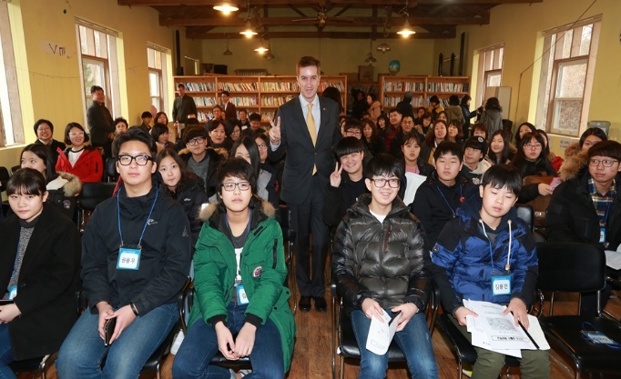 토마스 리먼 덴마크대사와 함께한 꿈틀리인생학교 학생들