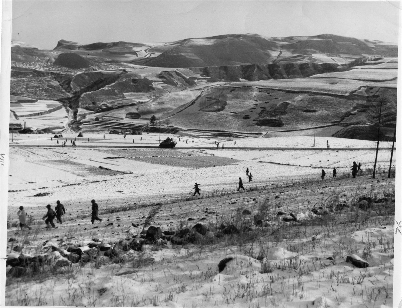 1950. 11. 21. 미 7사단 장병들이 국경지대인 압록강까지 진격하고 있다.