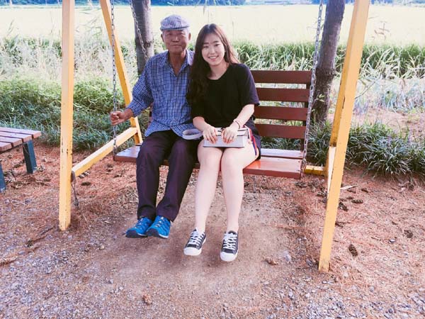 2017년 8월 26일 오후 태안군 남면 '연꽃청산수목원'에서 며느리와 함께