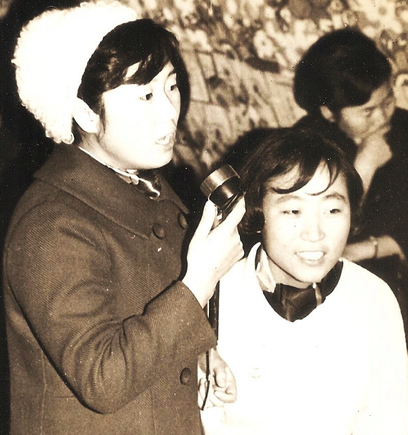 1967년 12월 개미마을 성탄절 축하모임에서 사라 김혜경.
