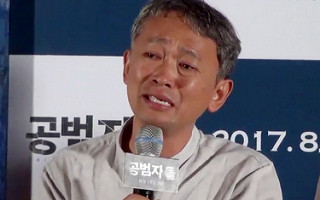 김민식 PD는 지난 8월 9일 열린 영화 <공범자들> 언론시사회에서 투병 중인 이용마 기자를 언급하며 울음을 터트렸다