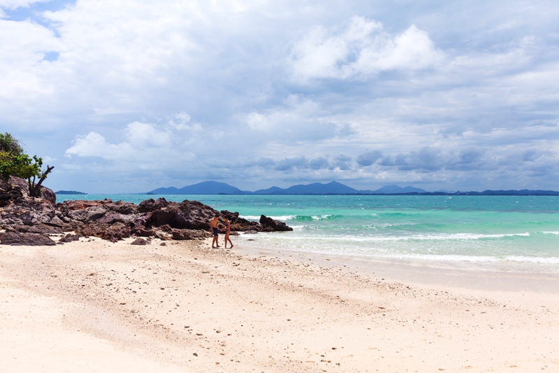 태국 남부에선 사파이어 색채로 빛나는 아름답고 낭만적인 바다와 만날 수 있다.
