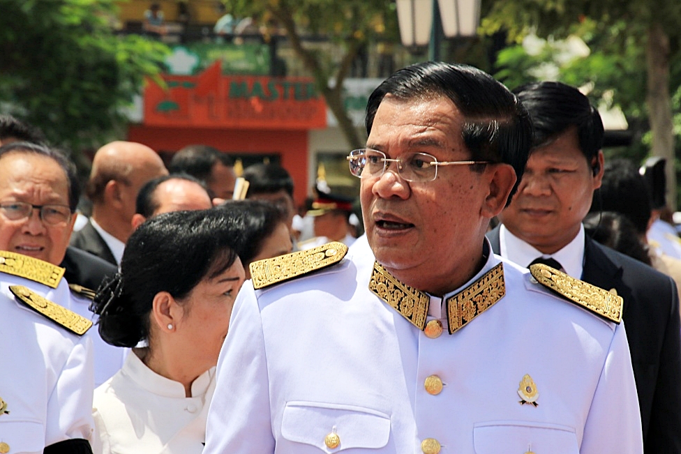 야당총재의 긴급체포사태로 캄보디아는 한치 앞을 알 수 없는 혼미정국에 빠져들었다.