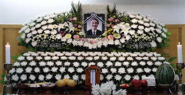 지난 5일 오후 서울 용산구 순천향대학교병원 장례식장에 마광수 전 연세대 교수의 빈소가 마련돼 있다.