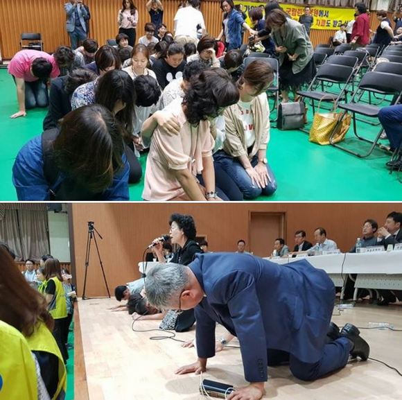 지난 9월 5일 오후 서울 강서구 특수학교 설립에 찬성하는 장애인 학부모 50여 명이 무릎을 꿇었다.(위) 그러지 특수학교 설립에 반대하는 이 지역 주민 10여 명이 맞 무릎을 꿇었다. 