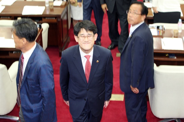  11일, 국민을 레밍에 빗대 비난을 받고있는 김학철 도의원이 충청북도 본회의에서 '늑대 우두머리' 발언을 해 논란을 일으켰다.