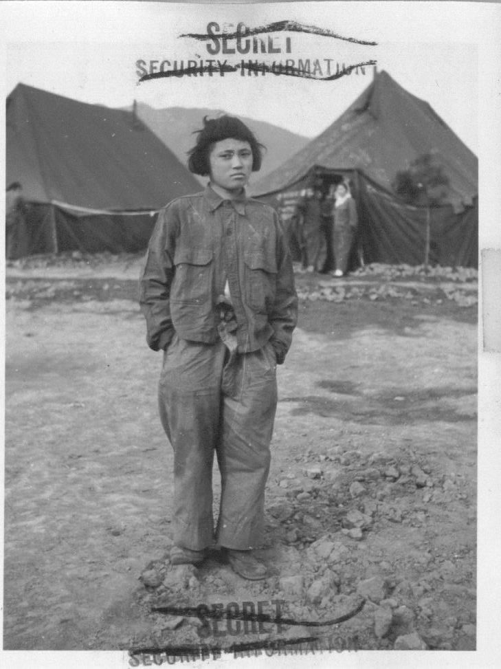  1951. 1. 12. 부산. 포로수용소의 한 인민군 여성 포로.