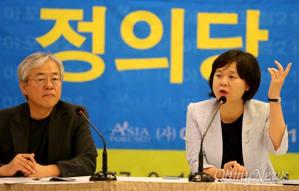 이정미 정의당 대표가 12일 오전 대구시 수성구 두산동 수성관광호텔에서 열린 '아시아포럼21' 초청 토론회에서 발언하고 있다.