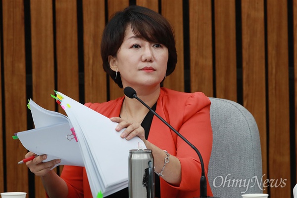 이재정 더불어민주당 의원. 사진은 2017년 9월 김명수 대법원장 후보자 인사청문회 당시 모습.