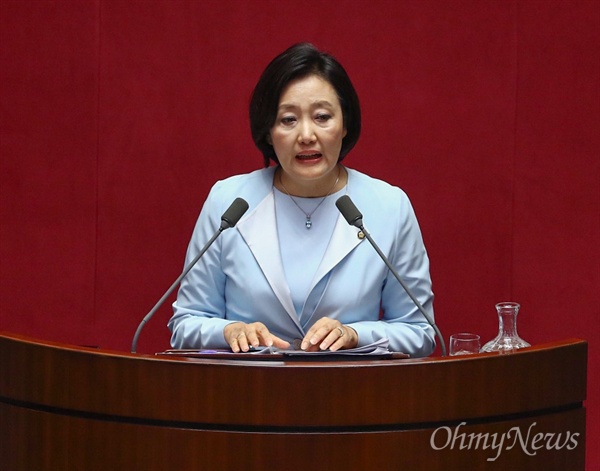 더불어민주당 박영선 의원이14일 오후 국회에서 열린 대정부질문에서 발언을 하고 있다.