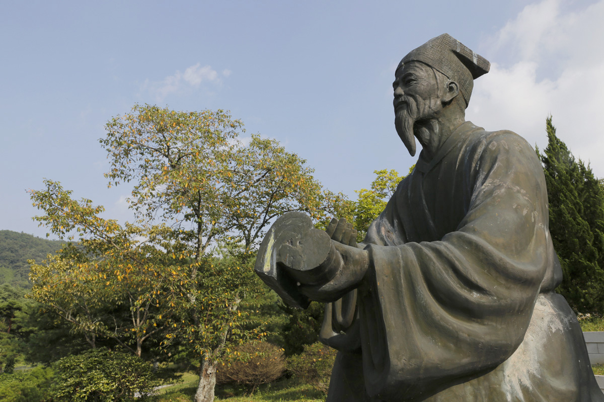 화순 주자묘에서 만난 주자(주희)의 동상. 주자가 정립한 성리학은 조선시대 절대적인 학문이었다.