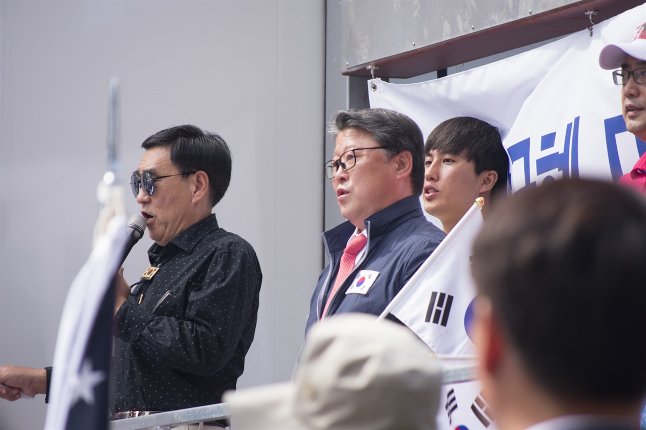 대한애국당이 16일 오후 서울 혜화동 마로니에 공원 일대에서 ‘제13차 박근혜 대통령 무죄석방 집회’를 열었다.