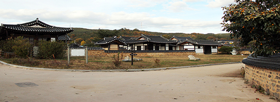  의성군 점곡면 사촌마을 만취당의 김사원 3형제는 모두 임진왜란 당시의 의병이었다. 