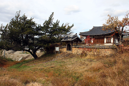  류성룡의 외할아버지 김광수가 세운 정자 영귀정. 김광수는 류성룡 샐생 이후 40년을 더 생존했다. 류성룡이 이 정자에 많이 출입했을 것이라는 말이다.