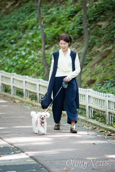 더불어민주당 한정애 의원과 반려견 해피