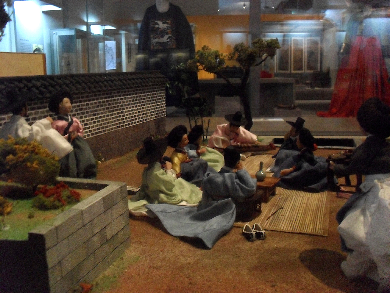 술자리를 즐기는 선비들. 서울시 종로구 신문로의 서울역사박물관에서 찍은 사진. 