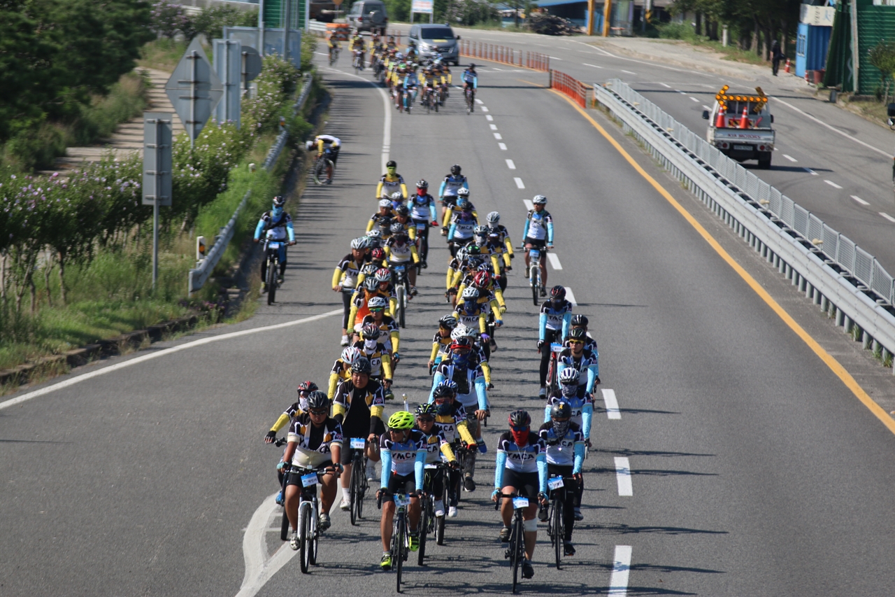 목포를 향해 달리는 한국YMCA 청소년 자전거 국토순례단
