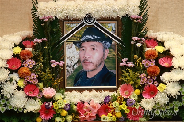 사드배치에 반대하며 지난 9월 19일 분신한 뒤 다음날 사망한 고 조영삼씨의 빈소가 서울 영등포구 한강성심뱡원 장례식장에 마련되었다.