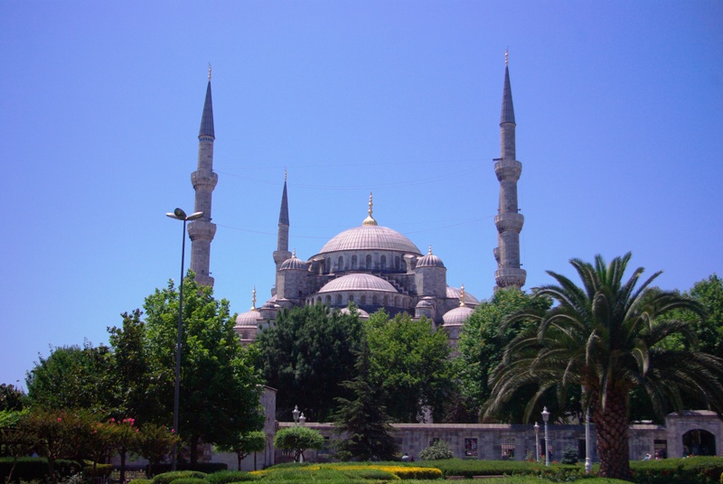 이스탄불을 상징하는 건물 중 하나인 블루 모스크.