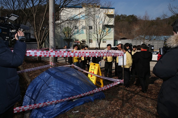 한국원자력연구원에는 야적해 보관하는 방사능폐기물이 있다.