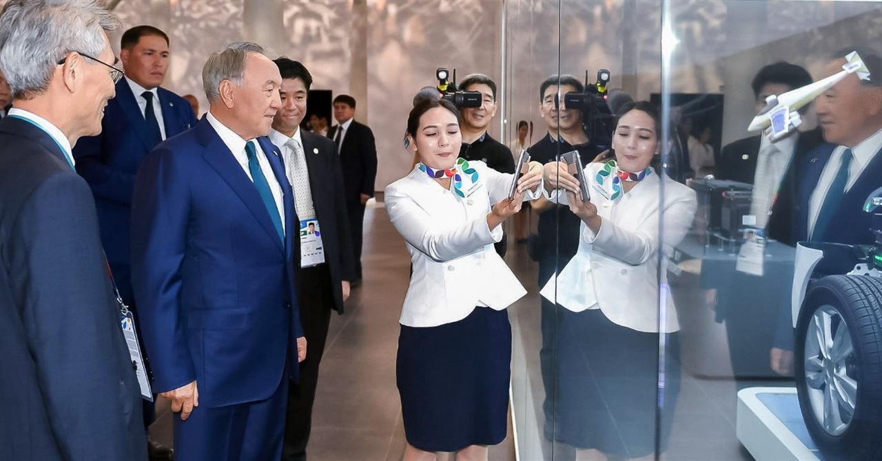 한국관을 찾은 나자르바예프 대통령